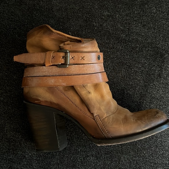 Freebird by Steven Blaze. Size 9 - Picture 3 of 3